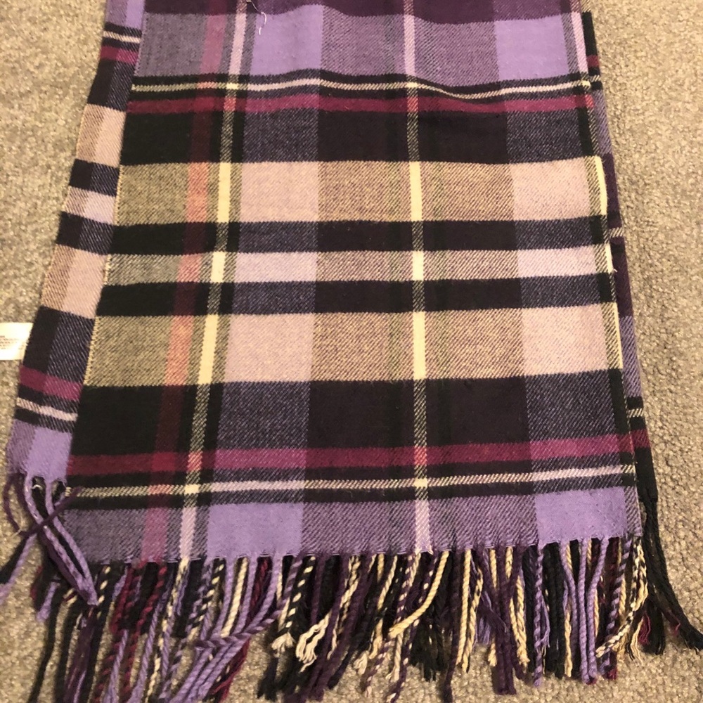 Super soft GAP plaid scarf